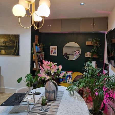 Bright Spacious Apartment In The Park Лондон Экстерьер фото
