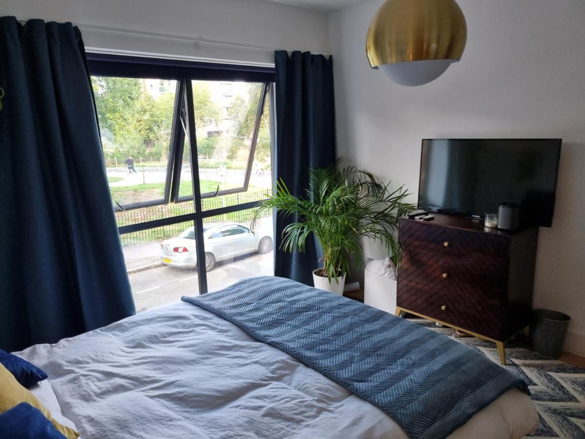 Bright Spacious Apartment In The Park Лондон Экстерьер фото