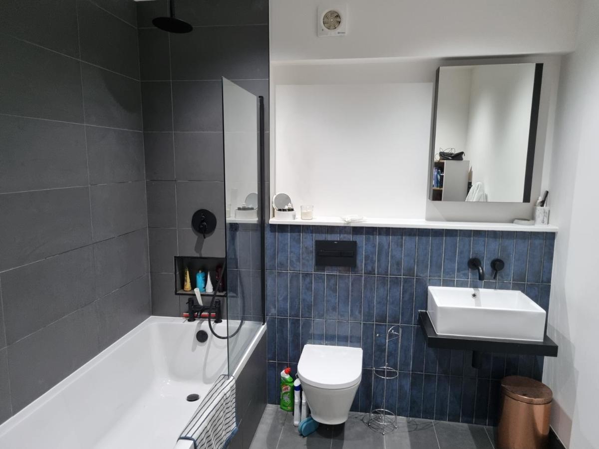 Bright Spacious Apartment In The Park Лондон Экстерьер фото