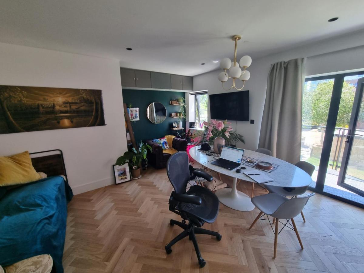 Bright Spacious Apartment In The Park Лондон Экстерьер фото