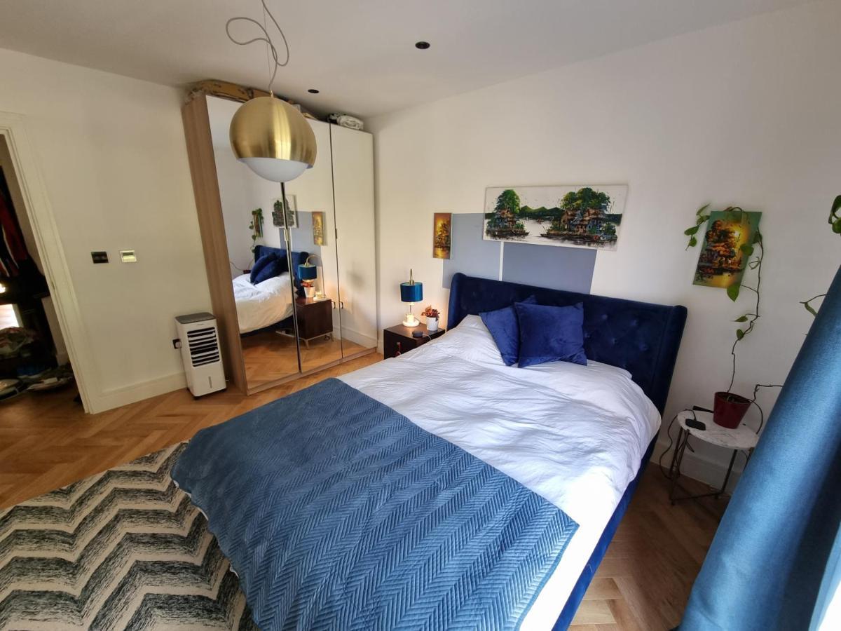 Bright Spacious Apartment In The Park Лондон Экстерьер фото