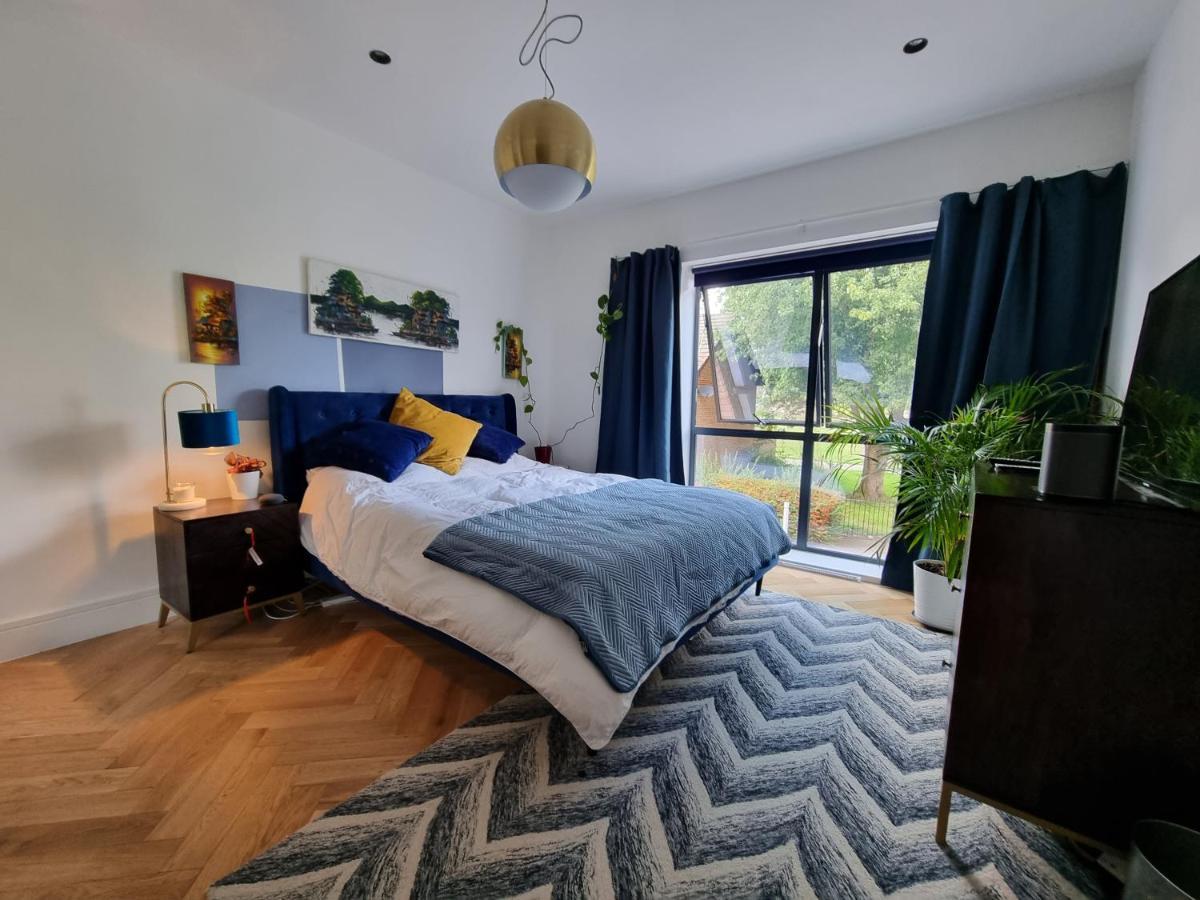 Bright Spacious Apartment In The Park Лондон Экстерьер фото
