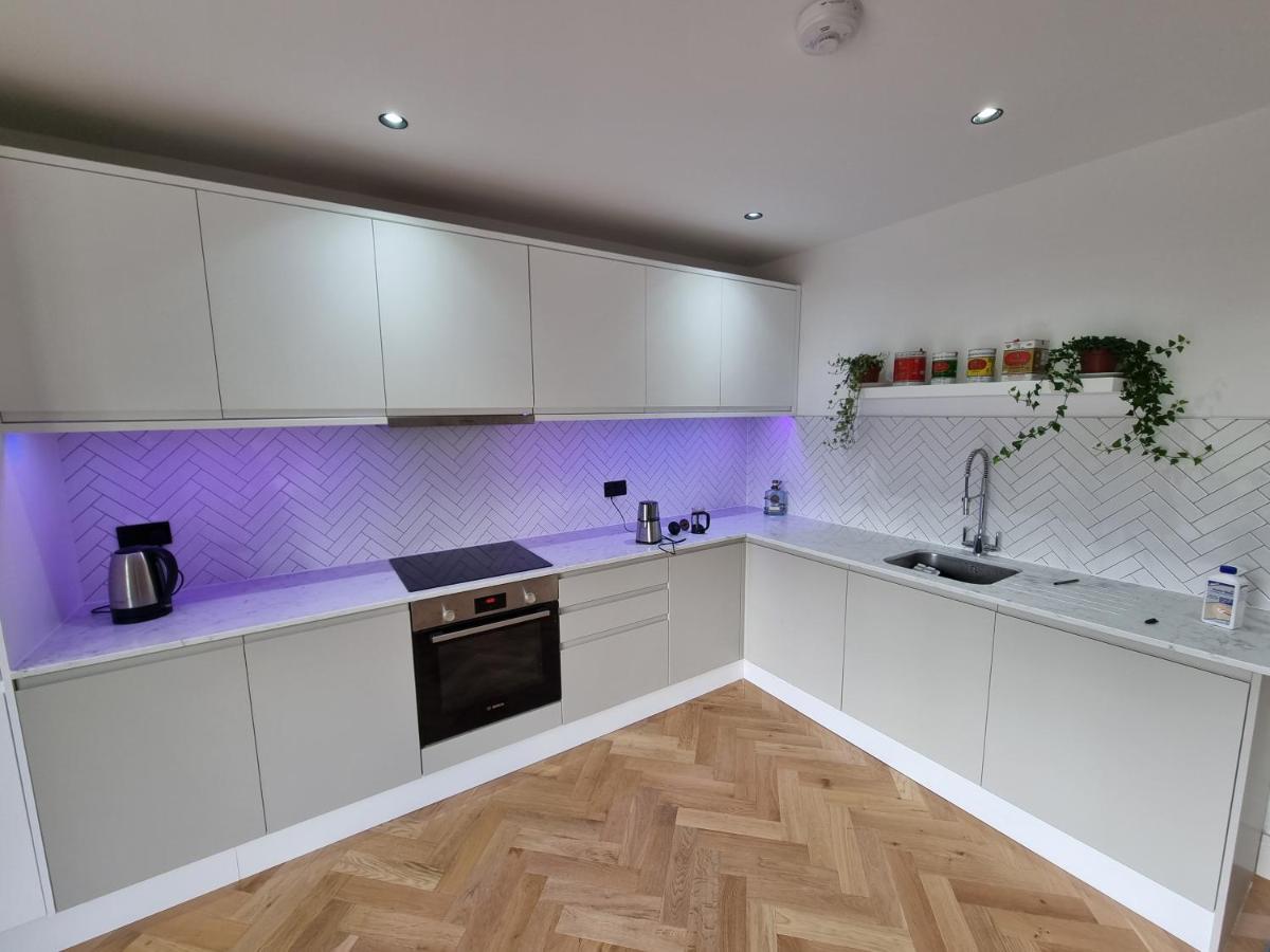 Bright Spacious Apartment In The Park Лондон Экстерьер фото