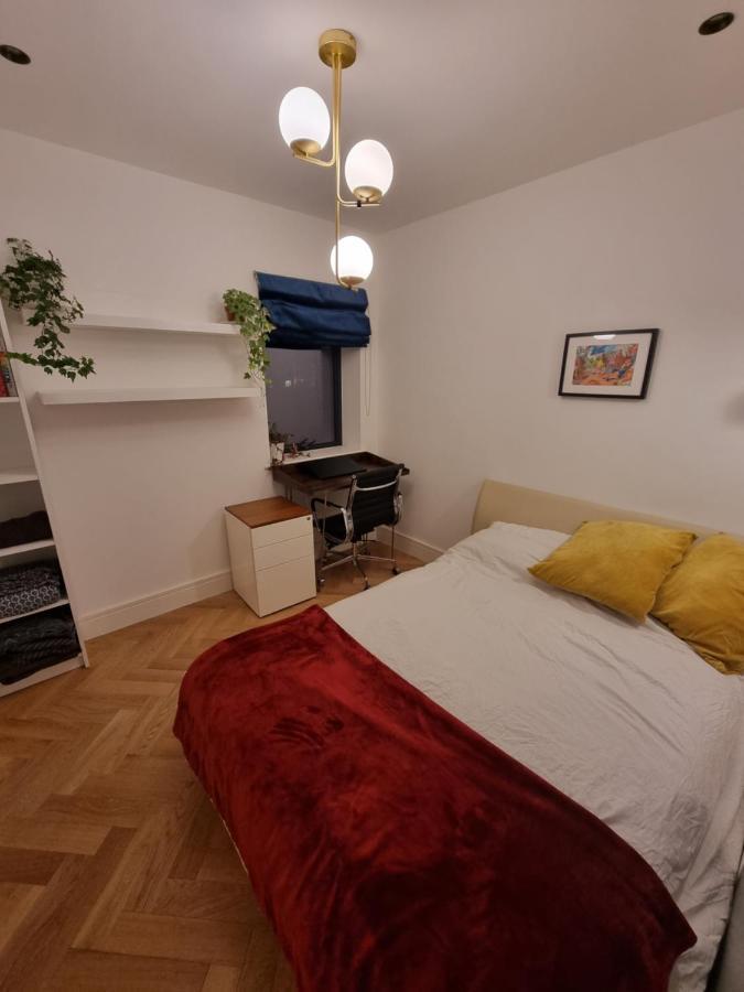 Bright Spacious Apartment In The Park Лондон Экстерьер фото